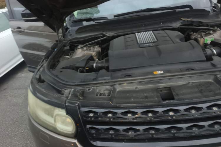 Used Land Rover Range Sport 2015 3.0 SC V6 HSE Engine Bay Right