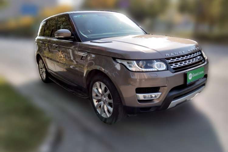 Used Land Rover Range Sport 2015 3.0 SDV6 HSE Front Right 45 Deg