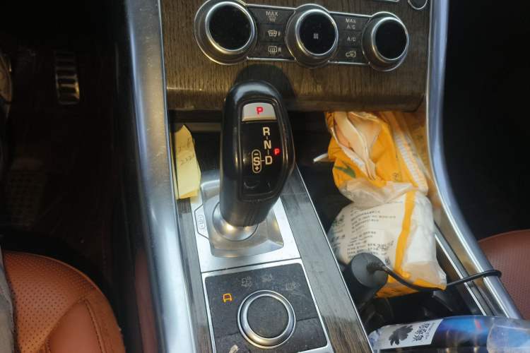 Used Land Rover Range Sport 2015 3.0 SC V6 HSE Gear Lever