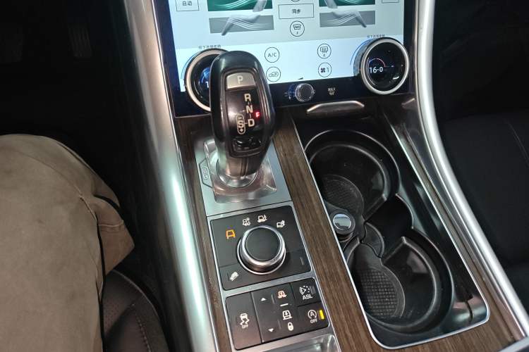 Used Land Rover Range Sport 2015 3.0 SC V6 HSE Gear Lever