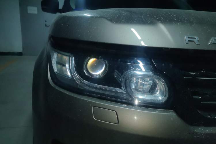 Used Land Rover Range Sport 2015 3.0 SC V6 HSE DYNAMIC Right Front Headlight