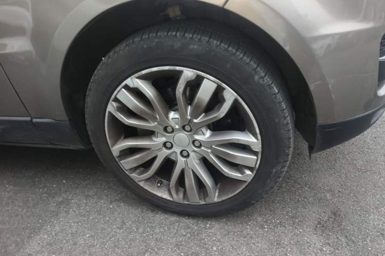 Used Land Rover Range Sport 2015 3.0 SC V6 HSE Right Front Wheel Hub