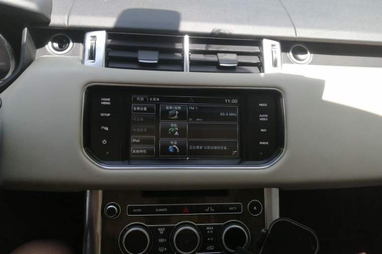 Used Land Rover Range Sport 2015 3.0 SC V6 HSE Audio And AC Panel