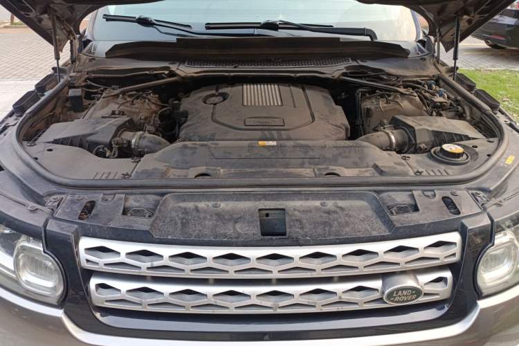 Used Land Rover Range Sport 2015 3.0 SDV6 HSE Engine Bay