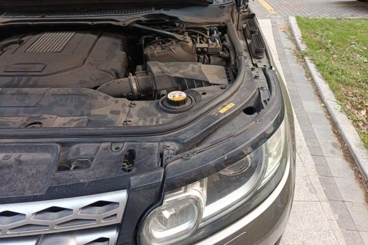 Used Land Rover Range Sport 2015 3.0 SDV6 HSE Engine Bay Left