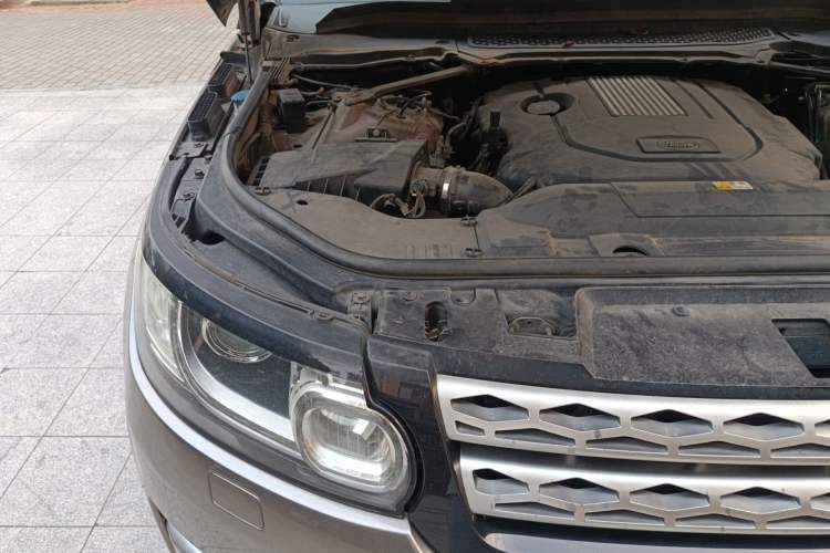 Used Land Rover Range Sport 2015 3.0 SDV6 HSE Engine Bay Right