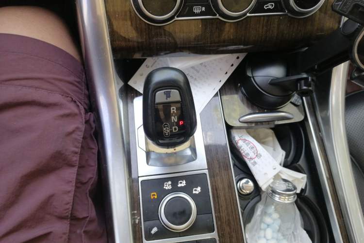 Used Land Rover Range Sport 2015 3.0 SC V6 HSE Gear Lever