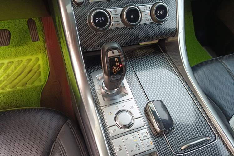 Used Land Rover Range Sport 2015 3.0 SDV6 HSE Gear Lever