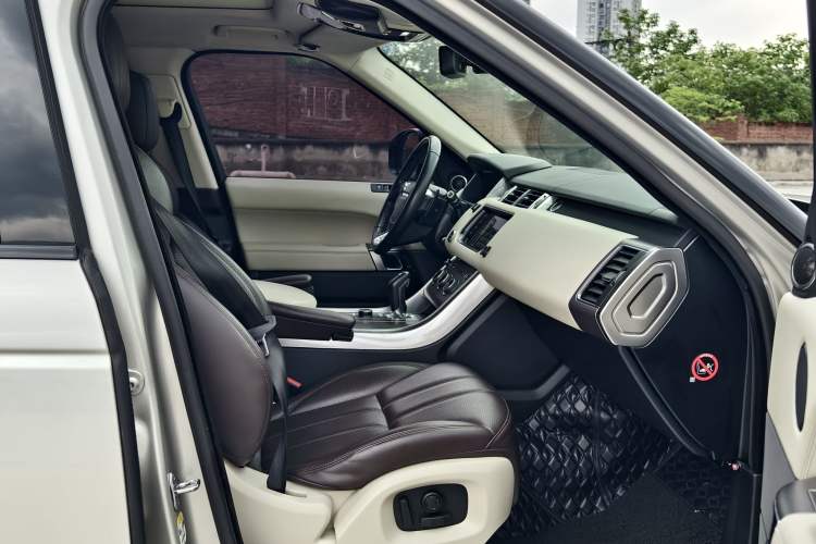 Used Land Rover Range Sport 2015 3.0 V6 HSE Gasoline U.S. Specification Interior 4