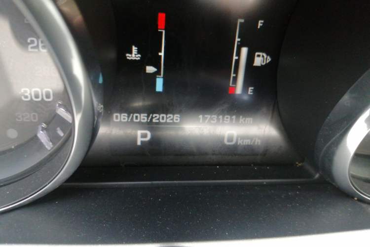 Used Land Rover Range Sport 2015 3.0 SC V6 HSE Odometer Close Up