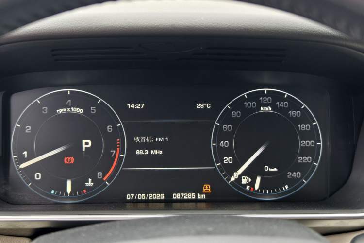Used Land Rover Range Sport 2015 3.0 V6 HSE Gasoline U.S. Specification Odometer Close Up