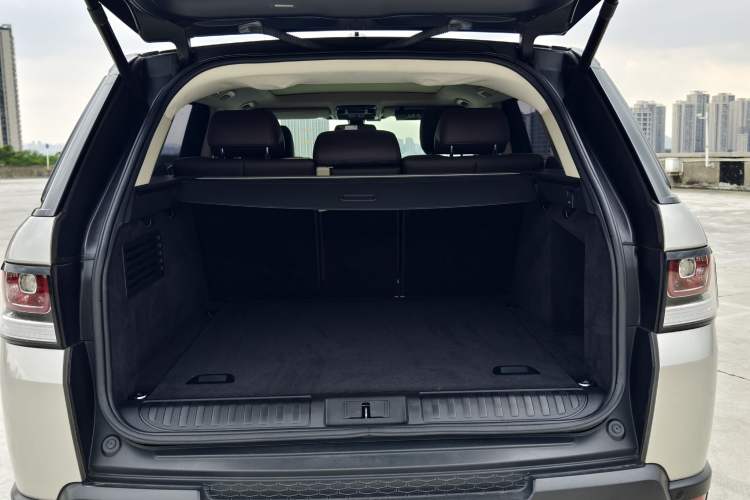 Used Land Rover Range Sport 2015 3.0 V6 HSE Gasoline U.S. Specification Trunk