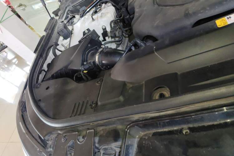 Used Land Rover Range Sport 2015 3.0 SDV6 HSE Engine Bay Right
