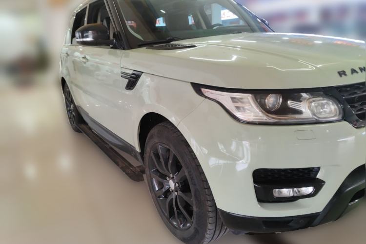 Used Land Rover Range Sport 2015 3.0 SDV6 HSE Front Right 45 Deg