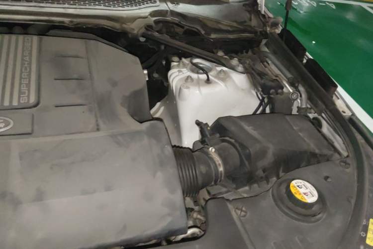 Used Land Rover Range Sport 2015 3.0 SC V6 HSE DYNAMIC Engine Bay Left
