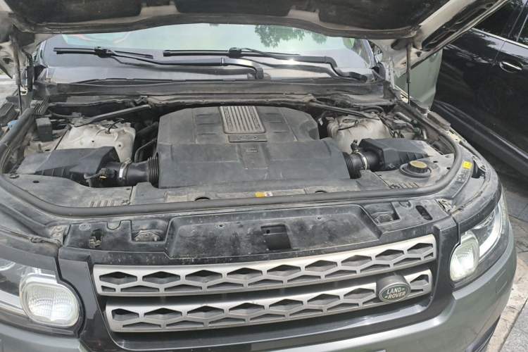 Used Land Rover Range Sport  Engine Bay