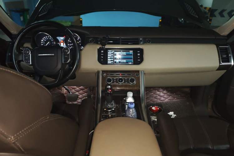 Used Land Rover Range Sport 2015 3.0 SC V6 HSE Center Console