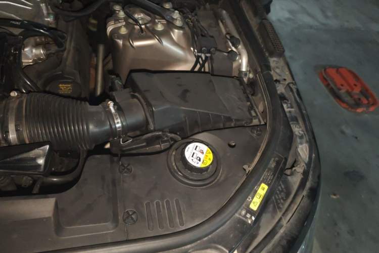 Used Land Rover Range Sport 2015 3.0 SC V6 HSE Engine Bay Left