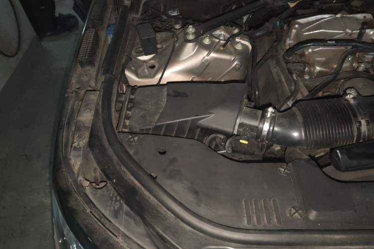 Used Land Rover Range Sport 2015 3.0 SC V6 HSE Engine Bay Right