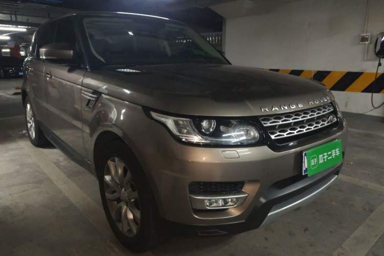 Used Land Rover Range Sport 2015 3.0 SC V6 HSE Front Right 45 Deg