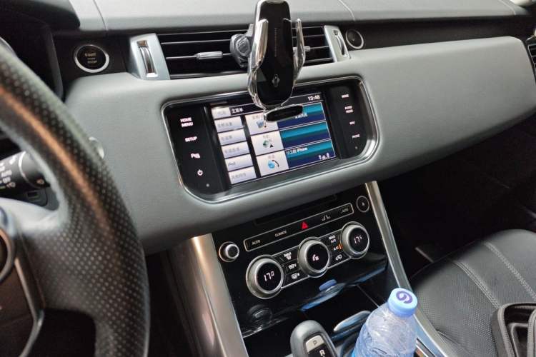 Used Land Rover Range Sport 2015 3.0 SC V6 HSE Audio And AC Panel