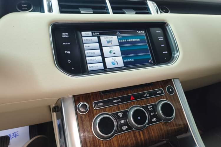 Used Land Rover Range Sport 2015 3.0 SDV6 HSE Audio And AC Panel