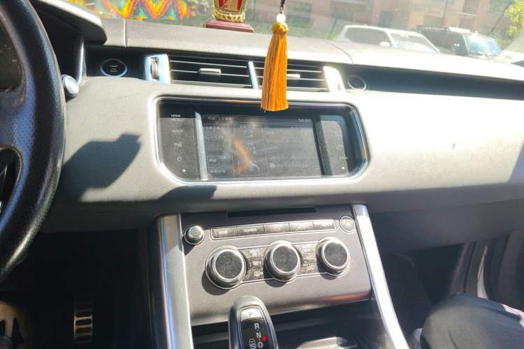 Used Land Rover Range Sport 2015 3.0 SC V6 HSE DYNAMIC Audio And AC Panel