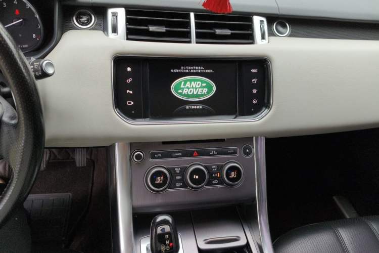 Used Land Rover Range Sport 2015 3.0 SC V6 HSE Audio And AC Panel