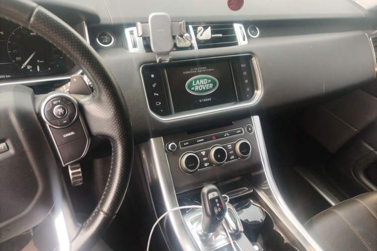 Used Land Rover Range Sport 2015 3.0 SC V6 HSE DYNAMIC Audio And AC Panel