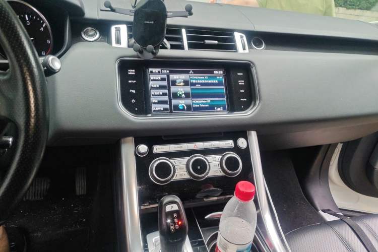 Used Land Rover Range Sport 2015 3.0 SDV6 HSE Audio And AC Panel