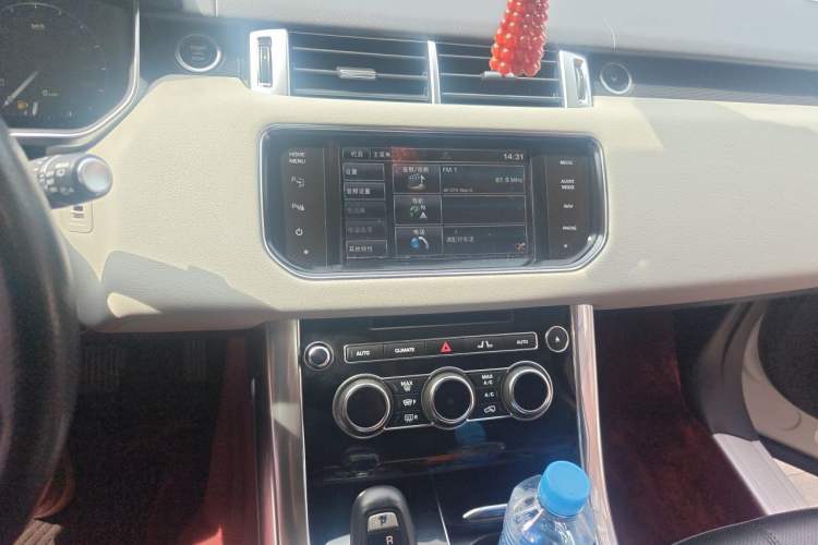 Used Land Rover Range Sport 2015 3.0 SC V6 HSE Audio And AC Panel