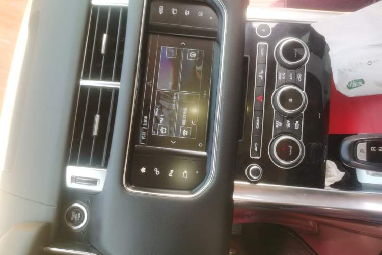 Used Land Rover Range Sport 2015 3.0 SC V6 HSE Audio And AC Panel