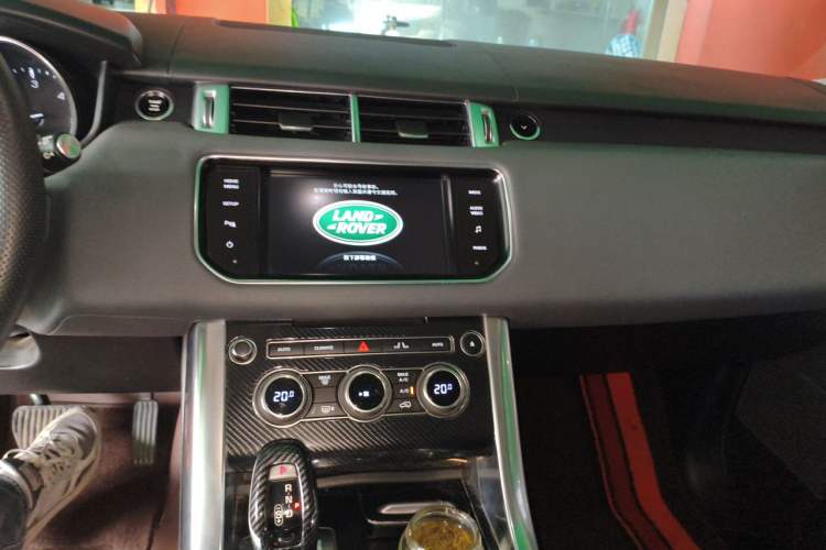 Used Land Rover Range Sport 2015 3.0 SDV6 HSE Audio And AC Panel