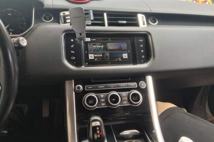 Used Land Rover Range Sport 2015 3.0 SC V6 HSE Audio And AC Panel
