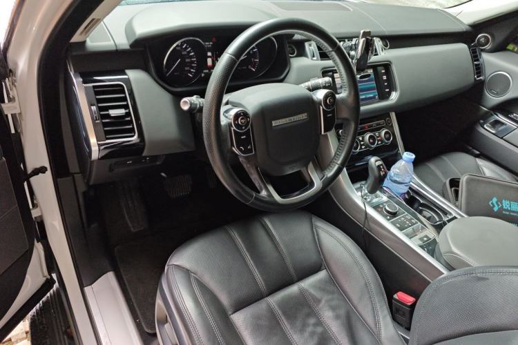 Used Land Rover Range Sport 2015 3.0 SC V6 HSE Center Console