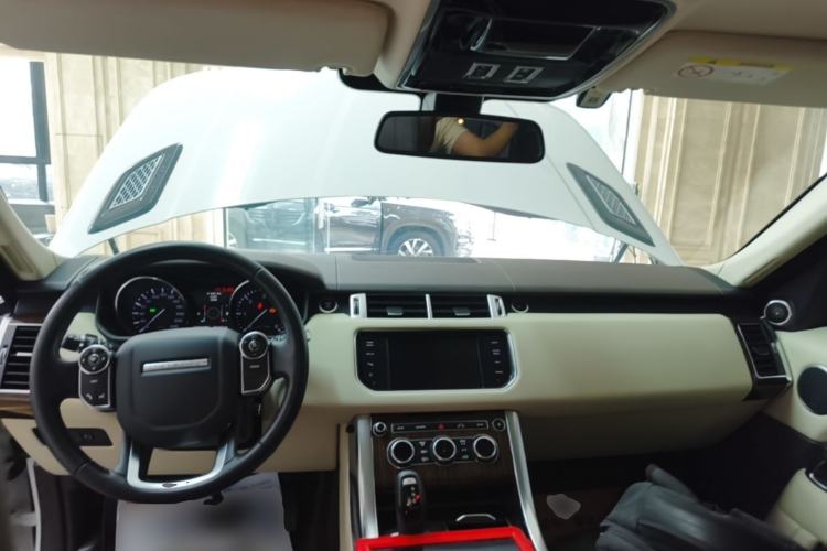 Used Land Rover Range Sport 2015 3.0 SDV6 HSE Center Console