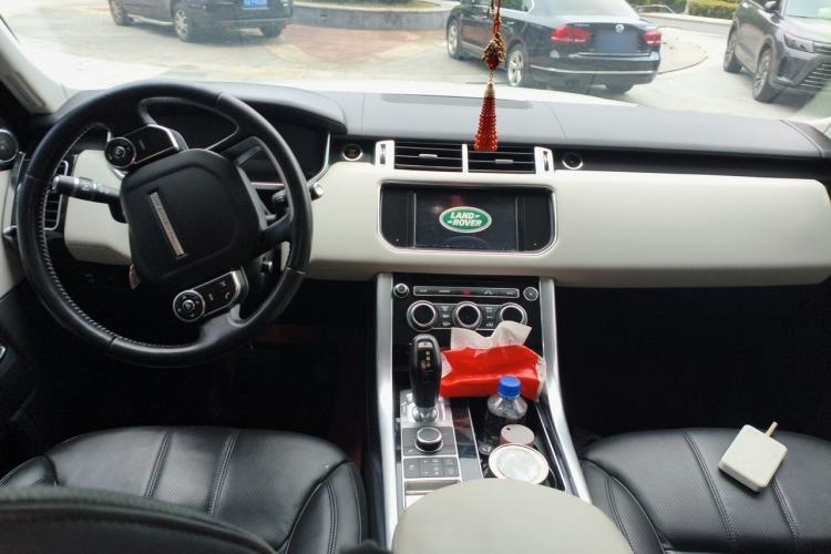 Used Land Rover Range Sport 2015 3.0 SC V6 HSE Center Console