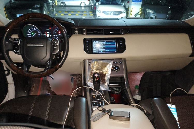 Used Land Rover Range Sport 2015 3.0 SDV6 HSE Center Console