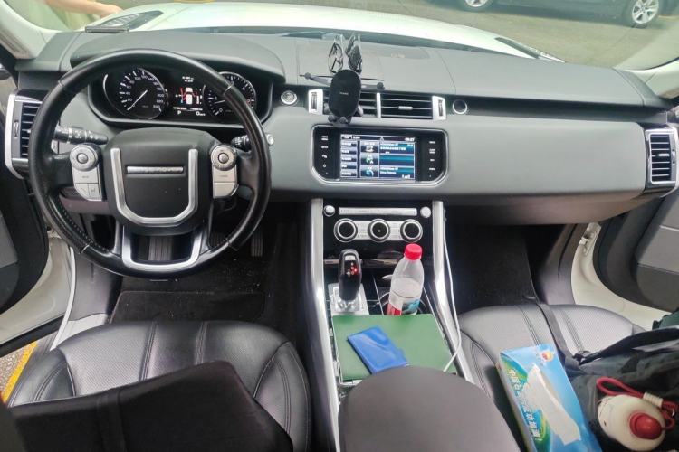 Used Land Rover Range Sport 2015 3.0 SDV6 HSE Center Console