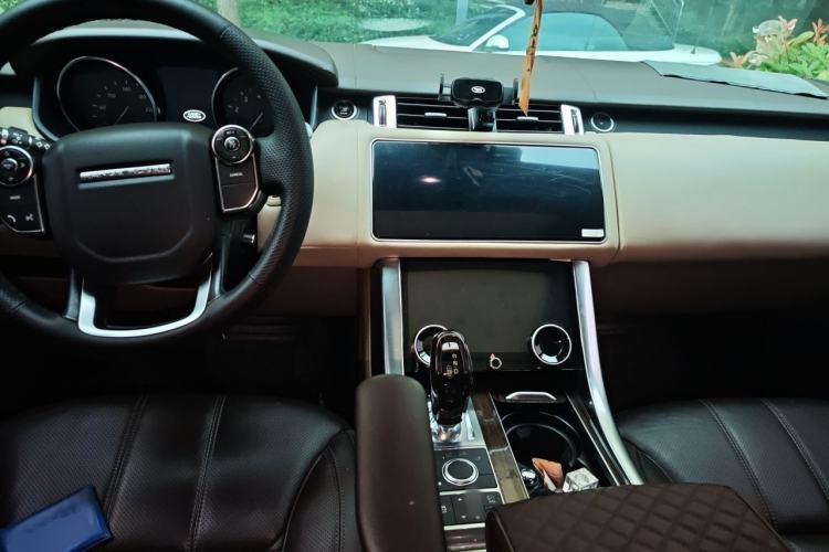 Used Land Rover Range Sport 2015 3.0 SC V6 HSE Center Console