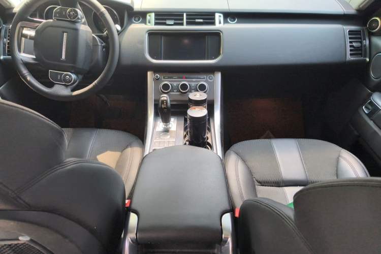 Used Land Rover Range Sport 2015 3.0 SDV6 HSE Center Console