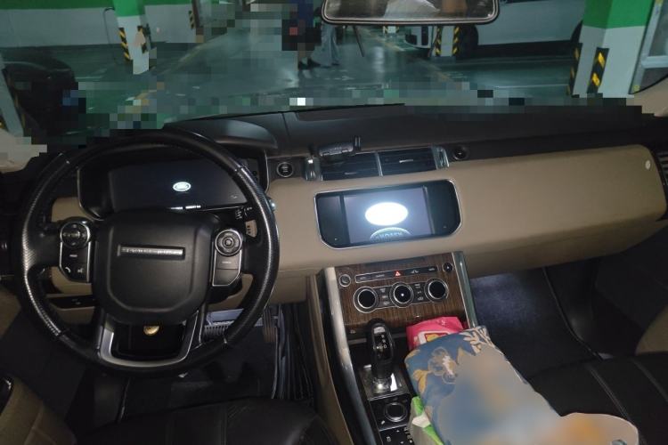 Used Land Rover Range Sport 2015 3.0 SC V6 HSE Center Console