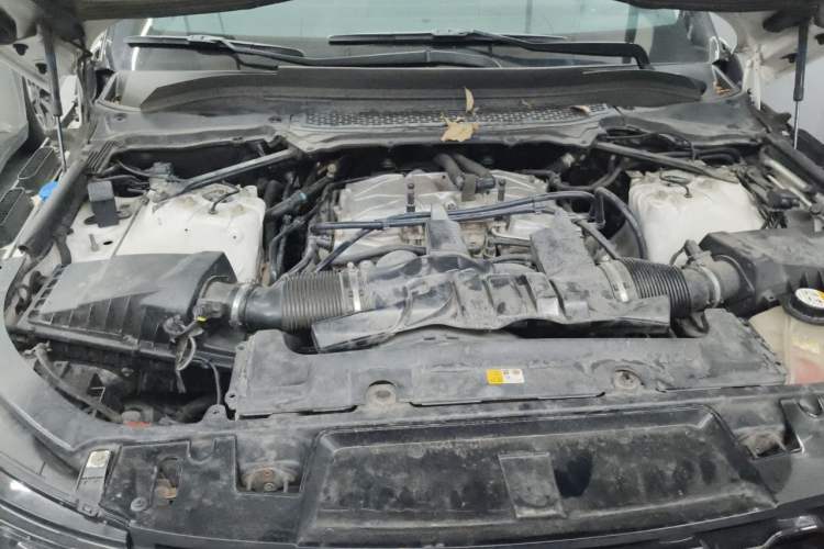 Used Land Rover Range Sport 2015 3.0 SC V6 HSE Engine Bay