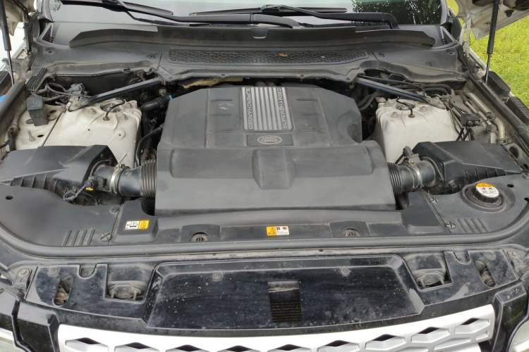 Used Land Rover Range Sport 2015 3.0 SC V6 HSE Engine Bay