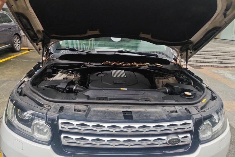 Used Land Rover Range Sport 2015 3.0 SDV6 HSE Engine Bay