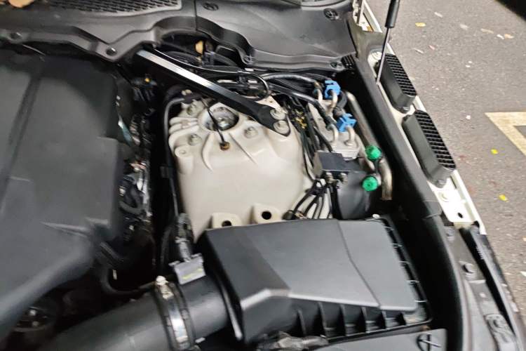 Used Land Rover Range Sport 2015 3.0 SDV6 HSE Engine Bay Left