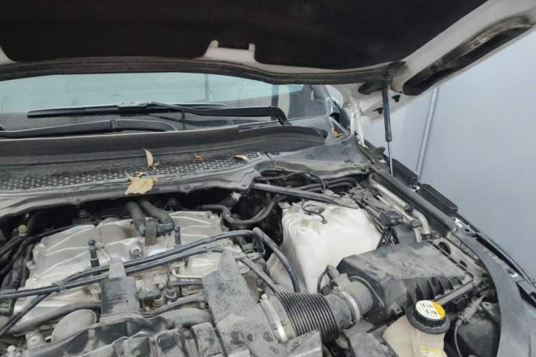 Used Land Rover Range Sport 2015 3.0 SC V6 HSE Engine Bay Left