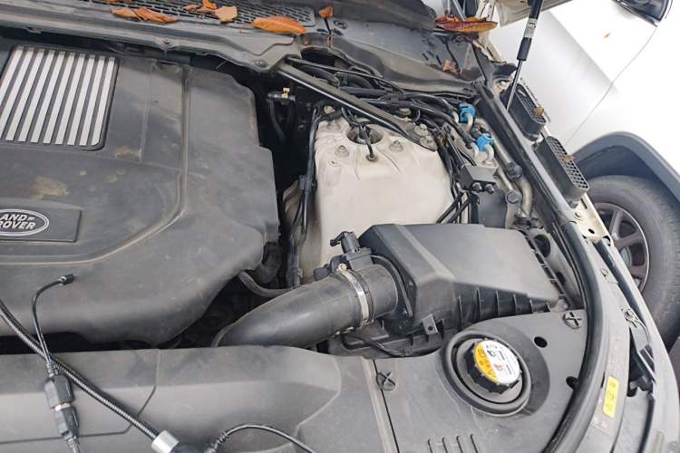 Used Land Rover Range Sport 2015 3.0 SDV6 HSE Engine Bay Left