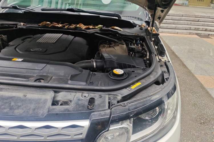 Used Land Rover Range Sport 2015 3.0 SDV6 HSE Engine Bay Left