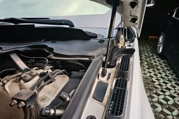 Used Land Rover Range Sport 2015 3.0 SC V6 HSE Engine Bay Left